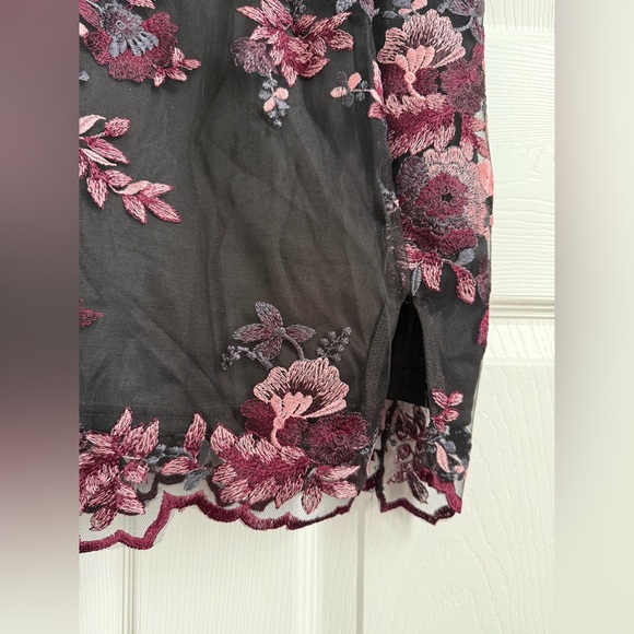 Elegant Tobi Black Dress with Pink Floral Design size medium - Picture 4 of 9